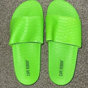 Size: 9 Color: Green